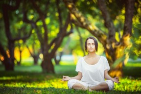 爱游戏平台-穆古鲁扎关键分制胜，巴塞罗那双星闪耀带队取胜